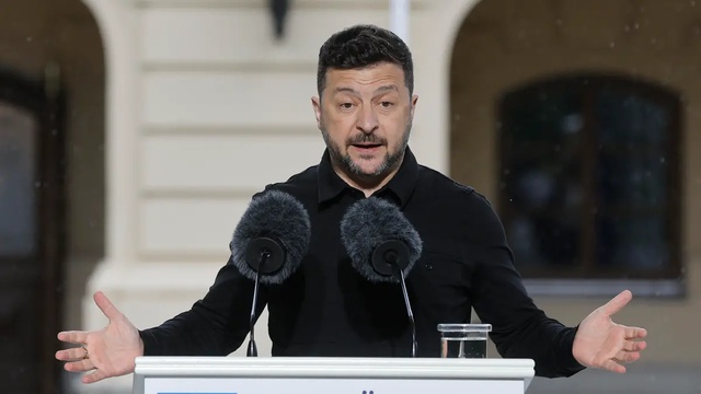 Post Instagram @giornaledibrescia: Zelensky propone a Putin un faccia a faccia: è la volta buona per la pace?...