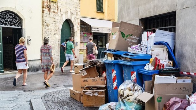 Stangata rifiuti a Como: trecento euro di multa per chi sbaglia...