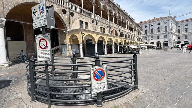 Bagni pubblici nel centro storico: al consorzio Sotto il Salone i servizi di piazza delle Erbe a Padova...