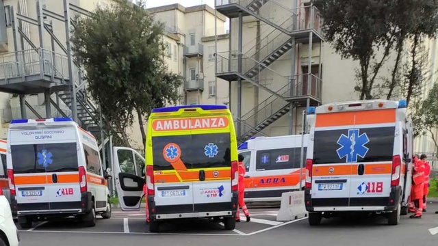 Lascia la direttrice del pronto soccorso...
