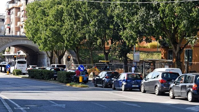 E-Brt, debutto con mille passeggeri: ma le code arrivano in Malpensata...