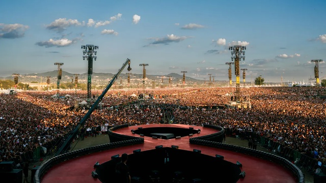 La bolla dei concerti-monstre è scoppiata: e così il live perde senso...