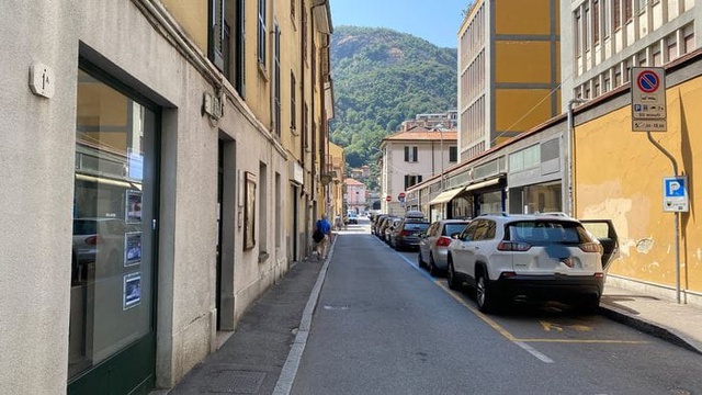 Aggredito in via Borsieri a Como: un passante insegue i ladri...